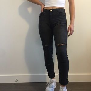 Black high-waisted Skinny Jeans